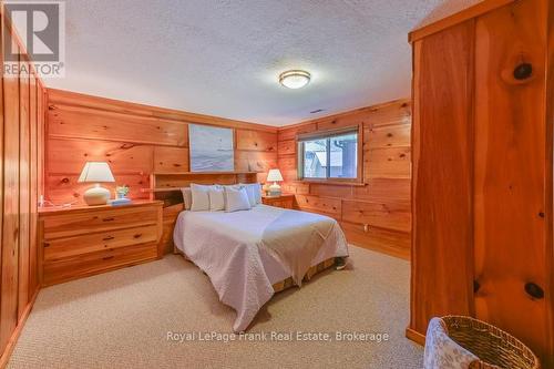 36 Fire Route 28, Trent Lakes, ON - Indoor Photo Showing Bedroom