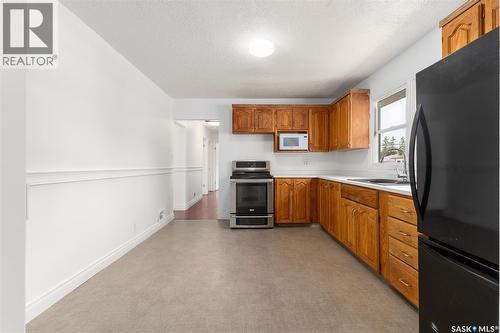 1300 Aberdeen Street, Regina, SK - Indoor Photo Showing Kitchen