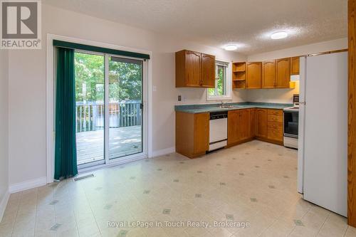 30 Charles Street, Penetanguishene, ON - Indoor Photo Showing Kitchen
