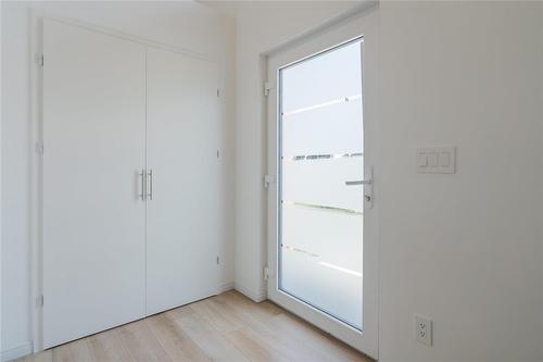 138 Parkside Crescent, Mitchell, MB - Indoor Photo Showing Other Room
