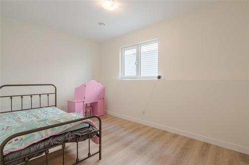 138 Parkside Crescent, Mitchell, MB - Indoor Photo Showing Bedroom