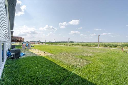 138 Parkside Crescent, Mitchell, MB - Outdoor