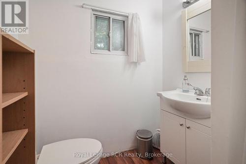 984 14 Concession E, Brockton, ON - Indoor Photo Showing Bathroom