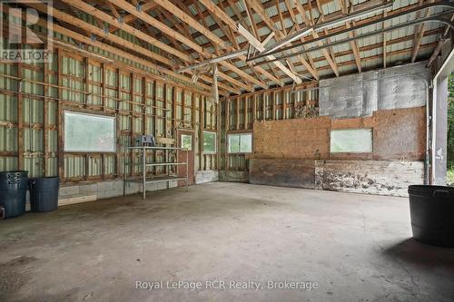 984 14 Concession E, Brockton, ON - Indoor Photo Showing Garage