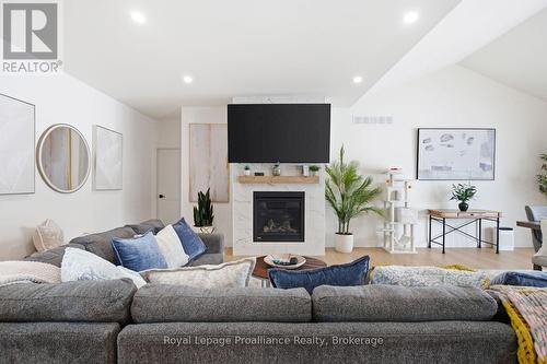 Lot 3 Vista View Drive, Alnwick/Haldimand (Grafton), ON - Indoor Photo Showing Living Room With Fireplace
