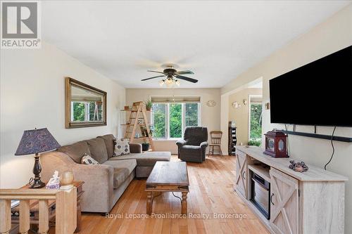 88 A Price Road, Tweed (Elzevir (Twp)), ON - Indoor Photo Showing Living Room