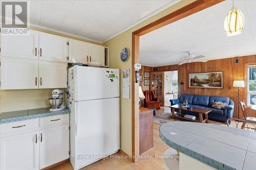 1143B Don Anna Road, North Frontenac, ON - Indoor Photo Showing Kitchen