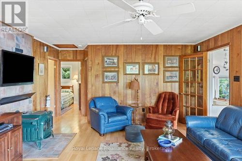 1143B Don Anna Road, North Frontenac, ON - Indoor Photo Showing Living Room