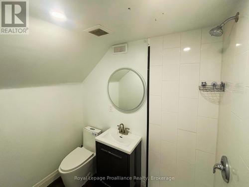 18 Ritchie Avenue, Belleville (Belleville Ward), ON - Indoor Photo Showing Bathroom