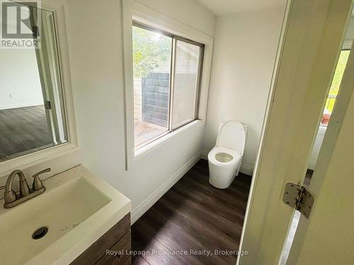 18 Ritchie Avenue, Belleville (Belleville Ward), ON - Indoor Photo Showing Bathroom
