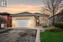 LOWER - 48 NICOLE MARIE AVENUE  Barrie, ON L4M 6Y6