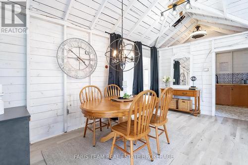 365 Robins Point Road, Tay, ON - Indoor Photo Showing Dining Room