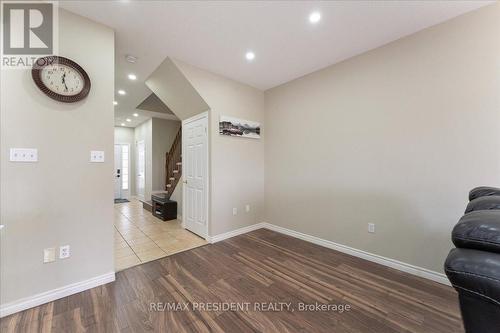 285 Southbrook Drive, Hamilton, ON - Indoor Photo Showing Other Room