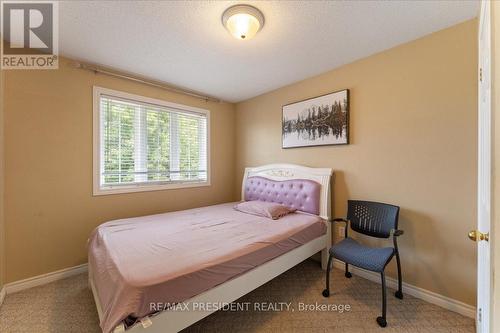 285 Southbrook Drive, Hamilton, ON - Indoor Photo Showing Bedroom