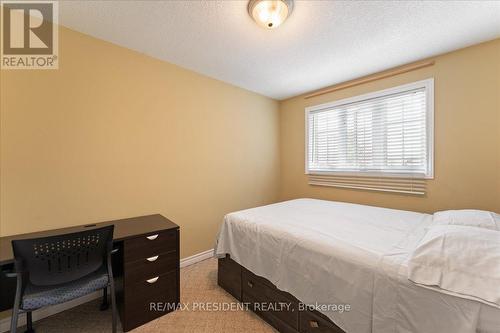 285 Southbrook Drive, Hamilton, ON - Indoor Photo Showing Bedroom