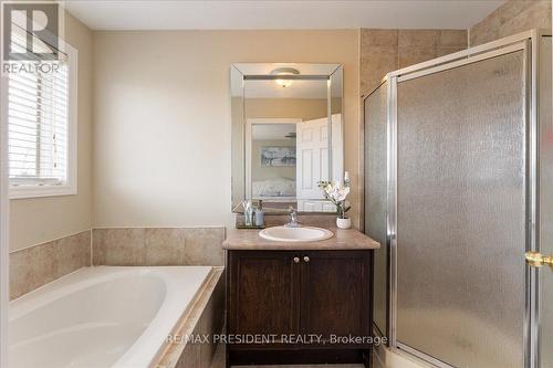 285 Southbrook Drive, Hamilton, ON - Indoor Photo Showing Bathroom