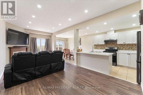 285 Southbrook Drive, Hamilton, ON - Indoor Photo Showing Other Room