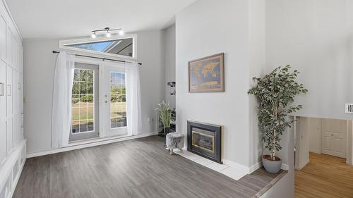 728 Driftwood Place, Kamloops, BC - Indoor With Fireplace