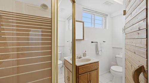 728 Driftwood Place, Kamloops, BC - Indoor Photo Showing Bathroom