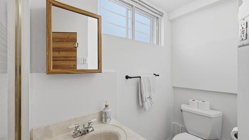 728 Driftwood Place, Kamloops, BC - Indoor Photo Showing Bathroom
