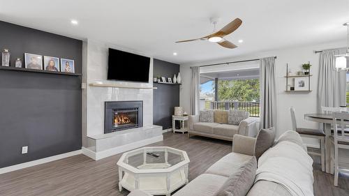 728 Driftwood Place, Kamloops, BC - Indoor Photo Showing Living Room With Fireplace