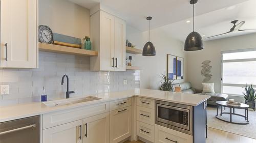 5979 Princess Street, Peachland, BC - Indoor Photo Showing Kitchen With Upgraded Kitchen