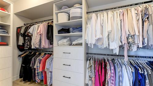 5979 Princess Street, Peachland, BC - Indoor With Storage