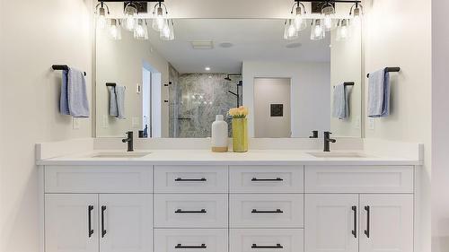 5979 Princess Street, Peachland, BC - Indoor Photo Showing Bathroom