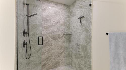 5979 Princess Street, Peachland, BC - Indoor Photo Showing Bathroom