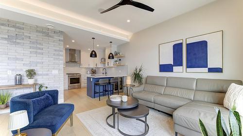 5979 Princess Street, Peachland, BC - Indoor Photo Showing Living Room
