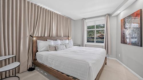 202-2050 Summit Drive, Panorama, BC - Indoor Photo Showing Bedroom