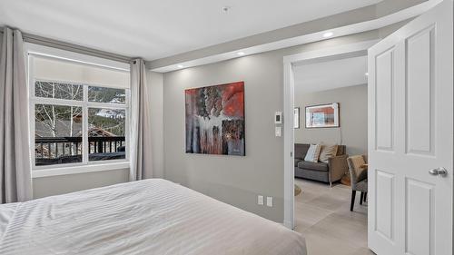202-2050 Summit Drive, Panorama, BC - Indoor Photo Showing Bedroom