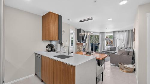 202-2050 Summit Drive, Panorama, BC - Indoor Photo Showing Kitchen