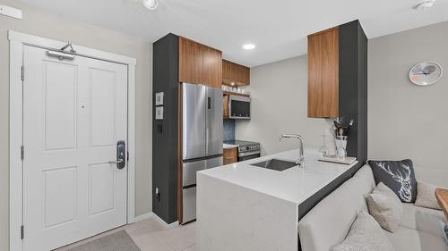 202-2050 Summit Drive, Panorama, BC - Indoor Photo Showing Kitchen