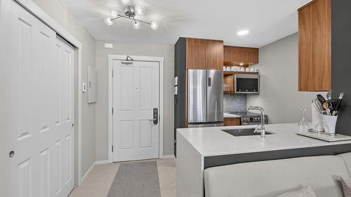 202-2050 Summit Drive, Panorama, BC - Indoor Photo Showing Kitchen With Upgraded Kitchen