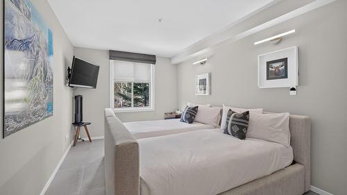 202-2050 Summit Drive, Panorama, BC - Indoor Photo Showing Bedroom