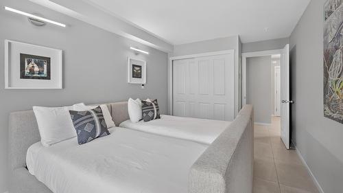 202-2050 Summit Drive, Panorama, BC - Indoor Photo Showing Bedroom