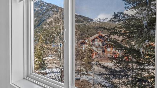 202-2050 Summit Drive, Panorama, BC -  Photo Showing Other Room