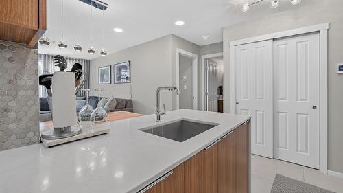 202-2050 Summit Drive, Panorama, BC - Indoor Photo Showing Kitchen