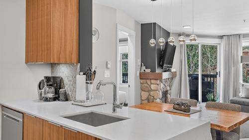 202-2050 Summit Drive, Panorama, BC - Indoor Photo Showing Kitchen