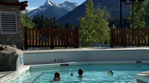 202-2050 Summit Drive, Panorama, BC - Outdoor