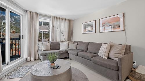 202-2050 Summit Drive, Panorama, BC - Indoor Photo Showing Living Room