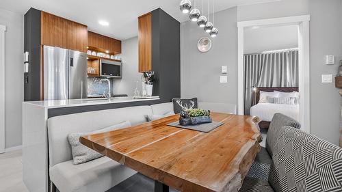 202-2050 Summit Drive, Panorama, BC - Indoor Photo Showing Dining Room
