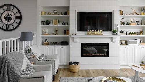 11935 Okanagan Centre Road, Lake Country, BC - Indoor Photo Showing Living Room With Fireplace