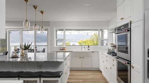 11935 Okanagan Centre Road, Lake Country, BC - Indoor Photo Showing Kitchen With Upgraded Kitchen