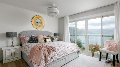 11935 Okanagan Centre Road, Lake Country, BC - Indoor Photo Showing Bedroom