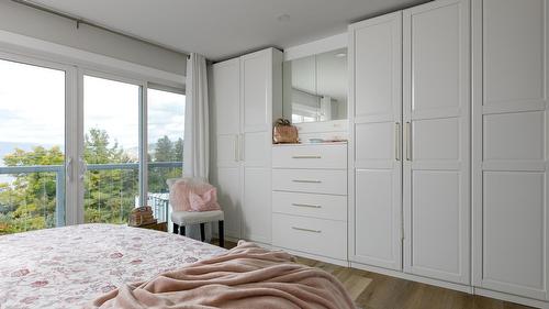 11935 Okanagan Centre Road, Lake Country, BC - Indoor Photo Showing Bedroom