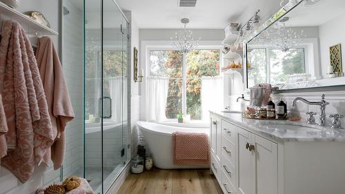11935 Okanagan Centre Road, Lake Country, BC - Indoor Photo Showing Bathroom