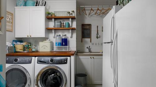 11935 Okanagan Centre Road, Lake Country, BC - Indoor Photo Showing Laundry Room