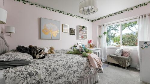 11935 Okanagan Centre Road, Lake Country, BC - Indoor Photo Showing Bedroom